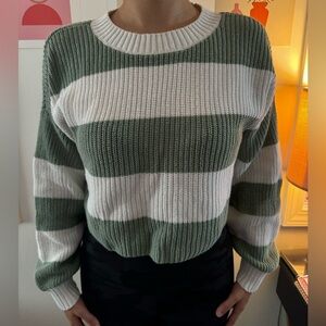 Hollister size M cropped green and white sweater